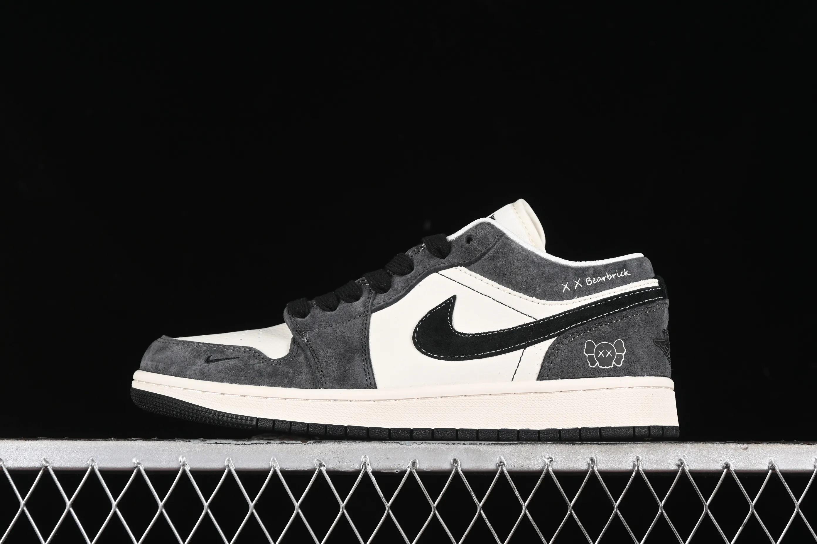 All categories Air Jordan Jordan series basketball shoes Air Jordan 1 Low High-end customized low-top sneakers Air Jordan 1 Low AJ1 Joe 1 Violent Bear joint-Black Velvet Pig Eight High-end customized low-top retro basketball shoes SJ9950-016